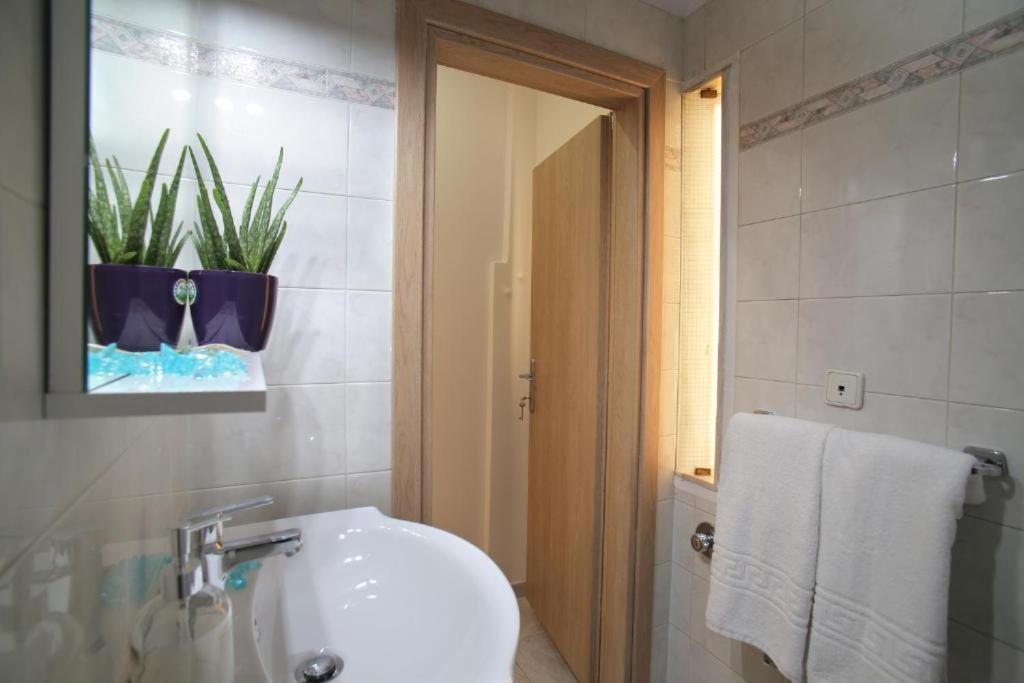 Stylish Modern Apartment, Nilie Hospitality Mgmt テッサロニキ エクステリア 写真